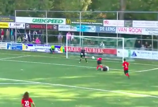 2e Divisie-pot eindigt spectaculair gelijk na vroegste pingel ooit: 17 seconden (video)