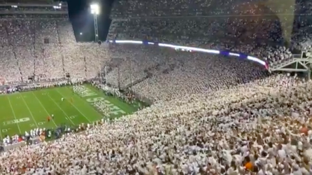 🎥 | Gaaf! Ruim 100.000 Penn State-toeschouwers zingen 'Sweet Caroline' mee