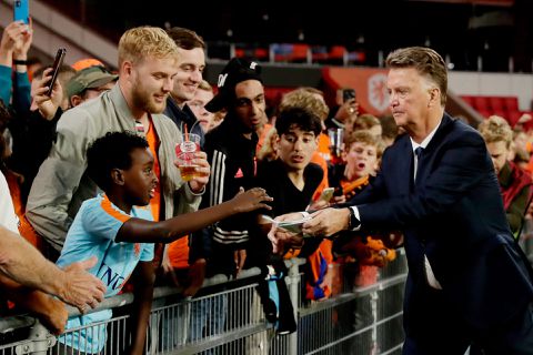 Louis van Gaal lyrisch: 'We hebben Montenegro weggespeeld, ze wisten het niet meer'