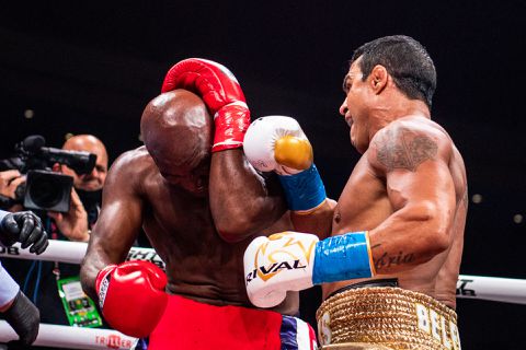 Evander Holyfield mag 30 dagen niet boksen van commissie na TKO tegen Vitor Belfort