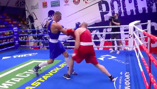 🎥 | Russische bokser beukt tegenstander met perfecte uppercut HARD knockout