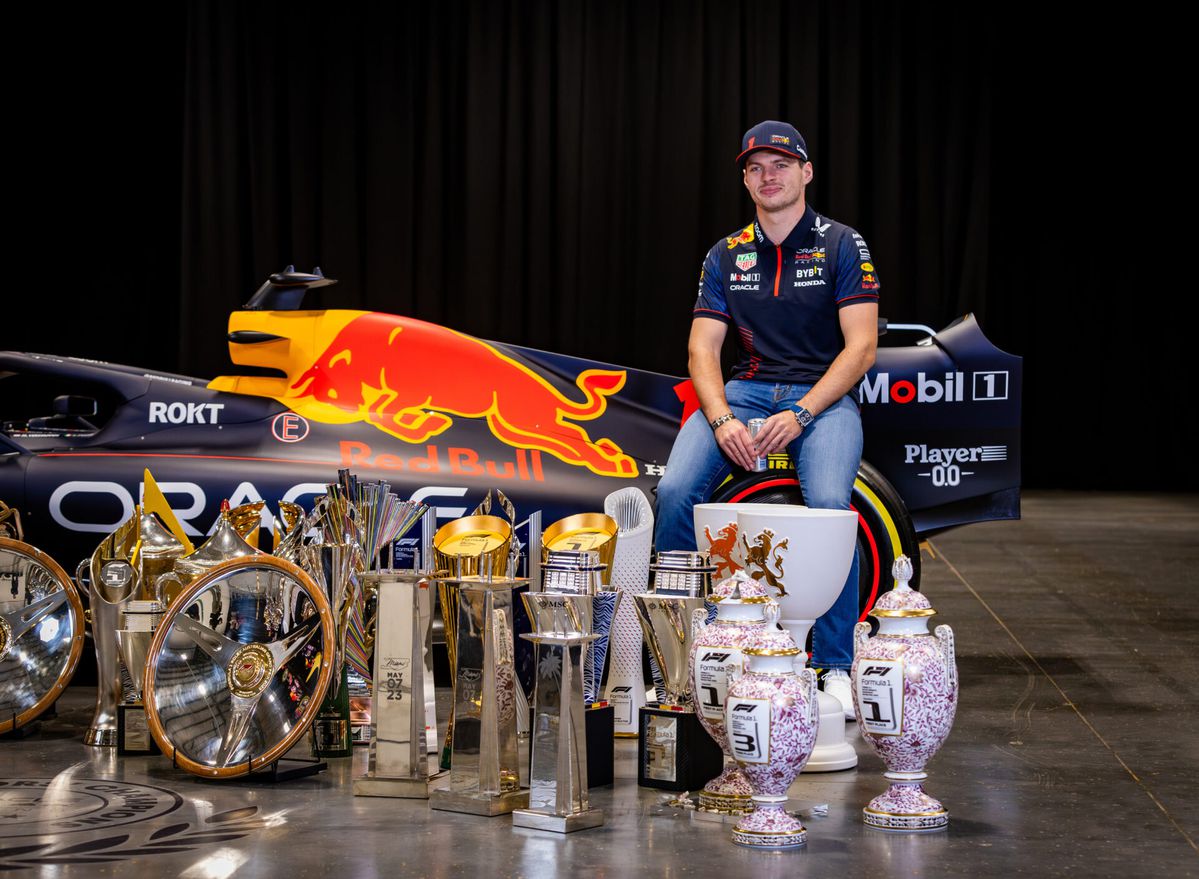 Geen verrassing, wel weer prijs: Max Verstappen beste F1-coureur volgens collega's