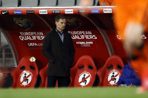 Er is geen beter moment om bondscoach Frank de Boer te ontslaan dan nu