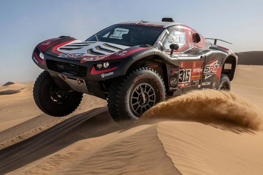 🎥 | Mathieu Serradori wint 8ste etappe Dakar Rally, Carlos Sainz verliest veel tijd