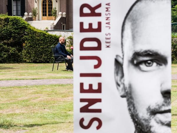 Biografie van Sneijder massaal illegaal online gedeeld