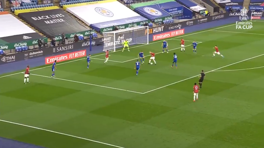 🎥 | Slimme overstap Van de Beek levert heerlijke goal op