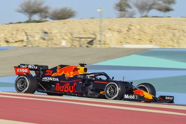 Max Verstappen duikt als enige onder de 1 minuut 29 en verpulvert iedereen op laatste testdag