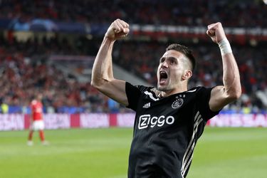 Tadic zet Ajax naast Benfica na wonderschone pass Ziyech (video)