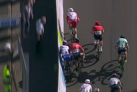Dwaze actie Bouhanni zorgt voor gebroken hand bij slachtoffer