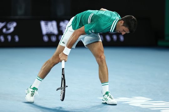 🎥 | Djokovic ramt racket compleet de vernieling in