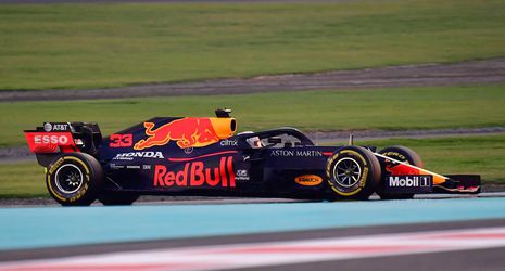 Verstappen maakt eerste kilometers in nieuwe RB16B-bolide: ‘Geweldig gevoel’