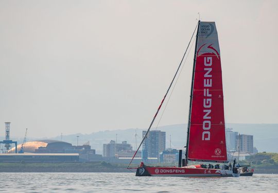 Finish Volvo Ocean Race enorm spannend: Brouwer eerste vrouwelijke winnaar