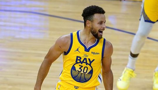 🎥 | Ontketende Curry komt na onemanshow in rijtje vol met NBA-legendes