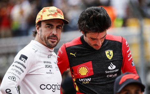 Spanjaarden Fernando Alonso en Carlos Sainz gaan laatste raceweekend in met precies evenveel punten