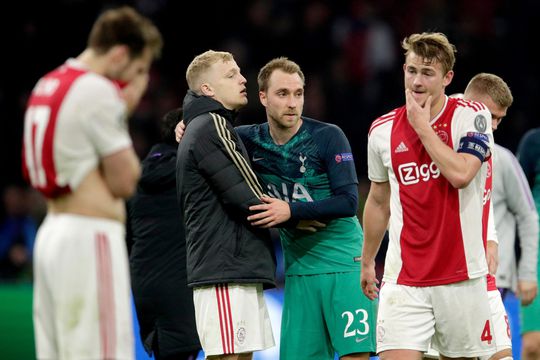 Ajax krijgt zonder spelers te verkopen meer dan 2 miljoen euro voor transfers