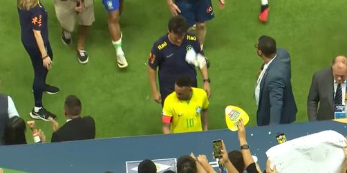 🎥🍿 | Neymar krijgt zak popcorn op zijn hoofd gesmeten