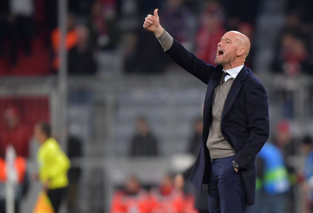 Trainer Ten Hag over feestende spelers in club in München: 'Een prima moment'