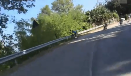 Sick! Dayer Quintana verliest controle over stuur en crasht vol op vangrails (video)