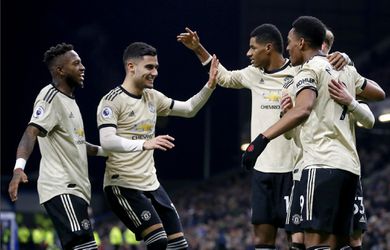 Manchester United met moeite voorbij Burnley