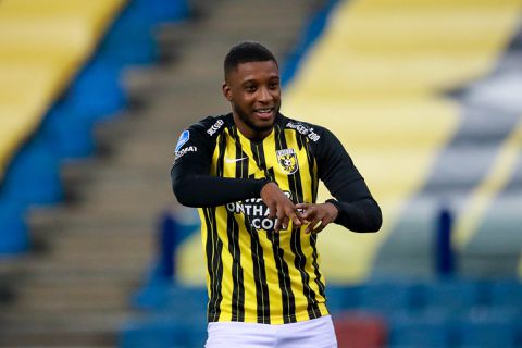 Stress in Arnhem om situatie Bazoer en karrenvracht aan schorsingen