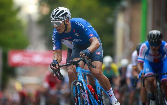 🎥 | Italiaan Filippo Baroncini soleert naar wereldtitel bij beloften, brons voor Olav Kooij