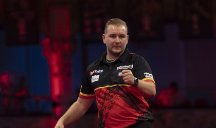 Van den Bergh wint heel bijzonder potje van Chisnall op World Matchplay