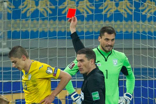 Dit is de scheidsrechter bij het laatste groepsduel van Oranje tegen Noord-Macedonië