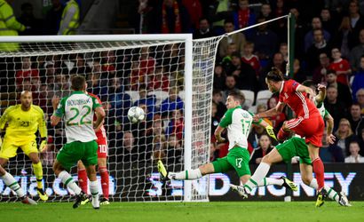 Om je vingers bij af te likken: Bale maakt zieke goal voor Wales tegen Ierland (video)