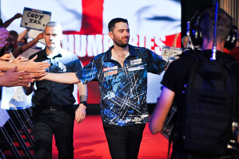 'Cool Hand' Luke Humphries heeft dít record van Michael van Gerwen geëvenaard