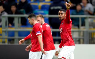 AZ voetbalt in verwarmd stadion makkelijk naar winst tegen Astana FK