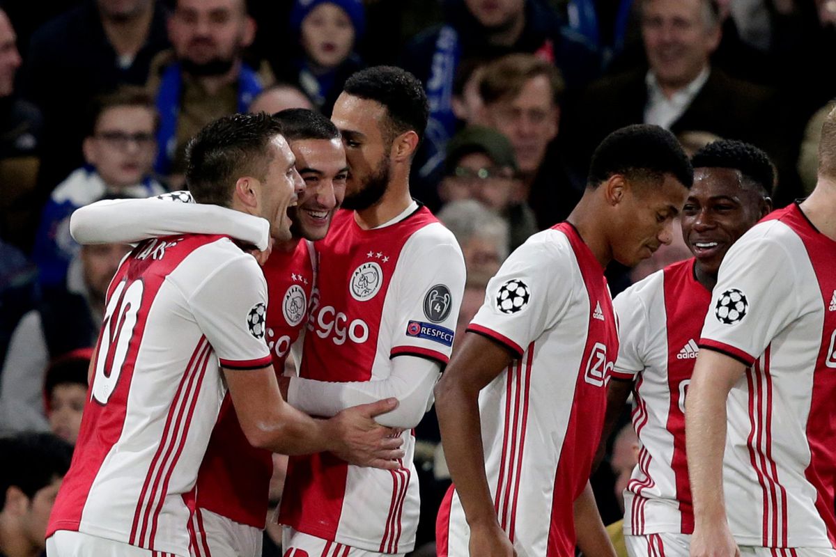 Twitter gaat los na swingende 1e helft: 'Ajax en Chelsea voetballen zoals het spel is bedoeld'