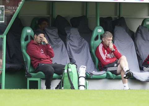 #ArtetaOut alweer trending: Arsenal maakt zichzelf belachelijk en verliest van Hibernian FC