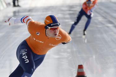 Kramer deelt tik uit in rechtstreeks duel met Roest op 1500 meter bij EK allround