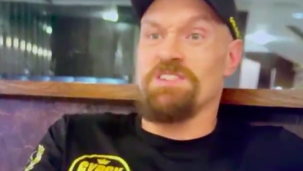 🍻🎥 | Tyson Fury traint niet, doet niks en drinkt alleen maar bier: '12 per dag'