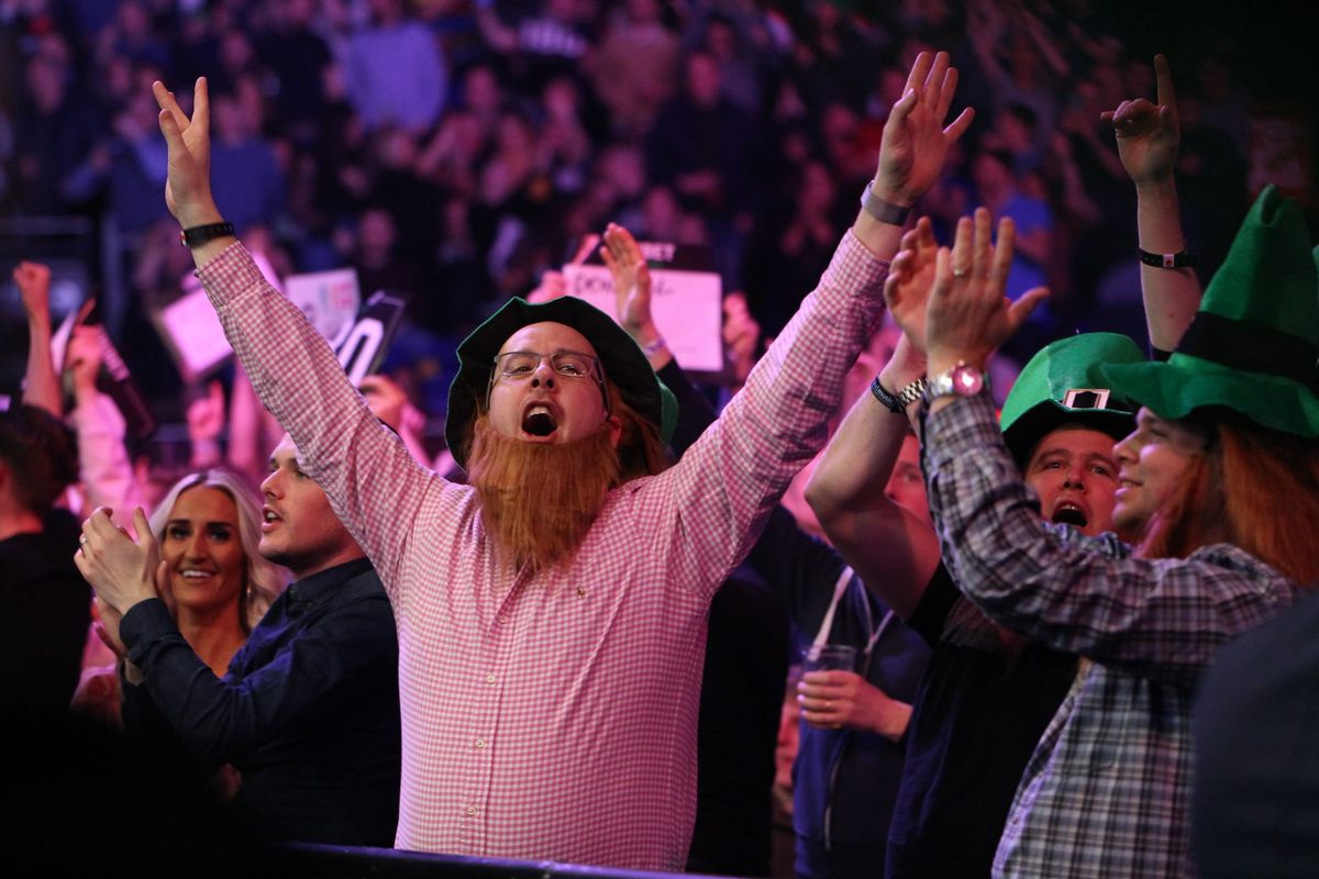 Premier League of Darts: op de laatste 5 avonden zitten er weer (verklede) fans in de zaal