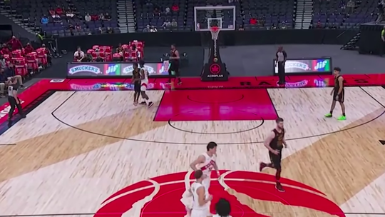 🎥 | Kevin Love is er helemaal klaar mee bij Cavs en gunt Toronto Raptors gratis 3-punter