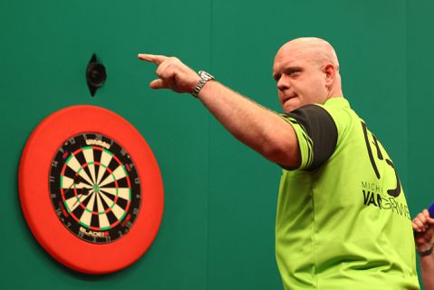 Michael van Gerwen zet Fallon Sherrock makkelijk opzij bij Grand Slam of Darts