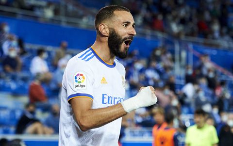 Karim Benzema verlengt met een jaartje bij Real Madrid
