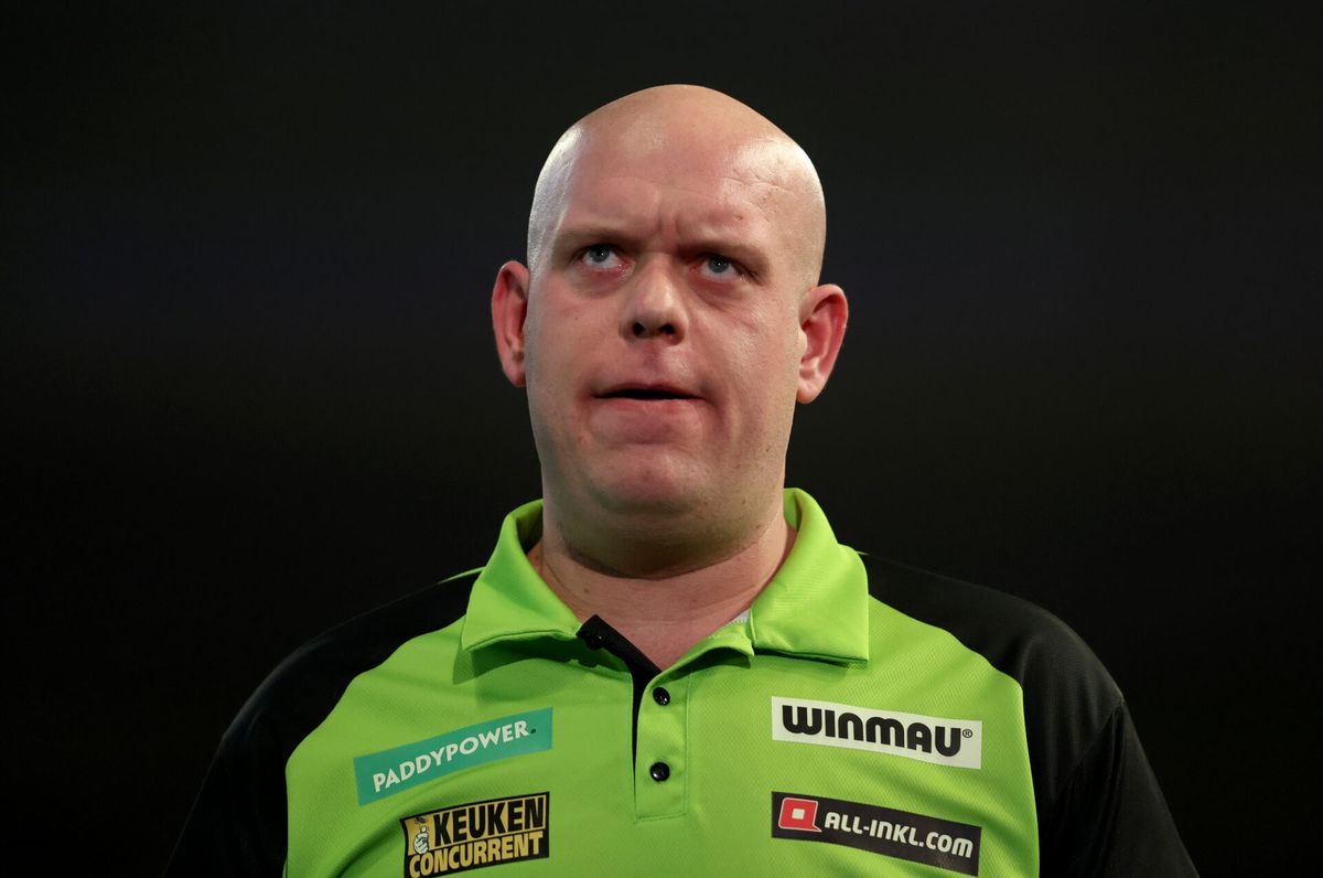 Management Michael van Gerwen bevestigt mogelijke reden uitschakeling: 'Daar had hij last van'