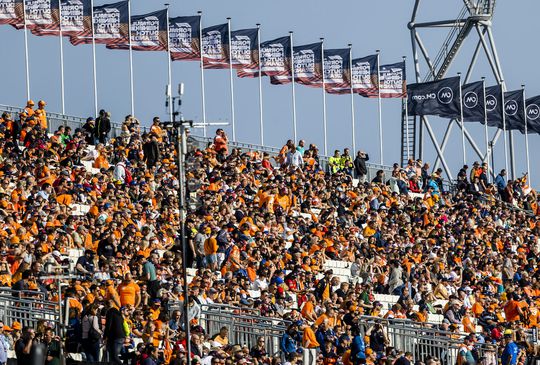 📸🧡 | IN BEELD: Circuit Zandvoort kleurt oranje voor Grand Prix van Nederland