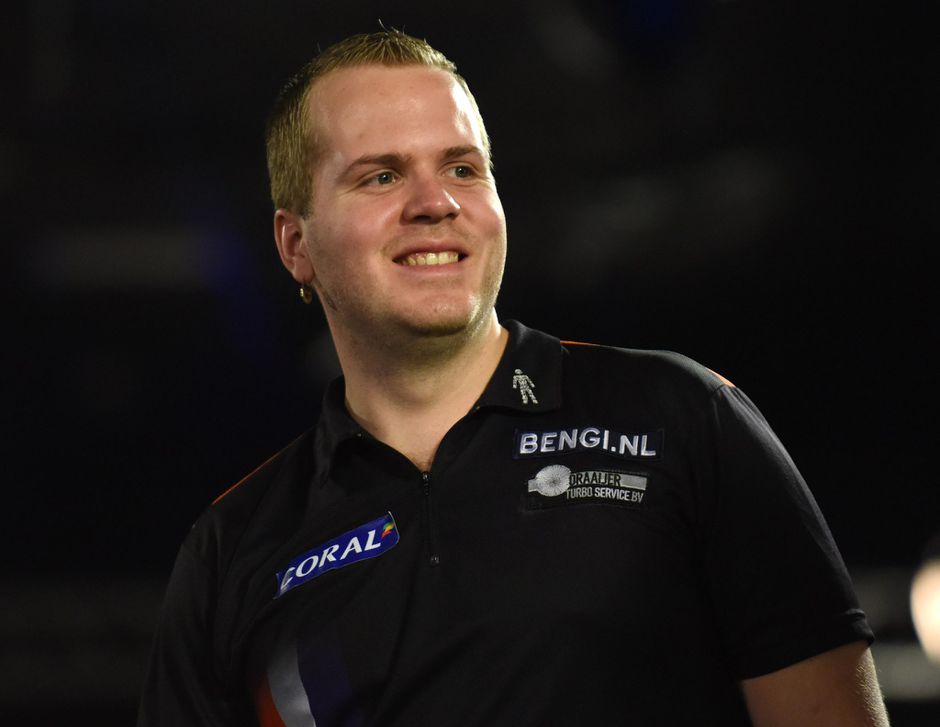 Dirk van Duijvenbode op het nippertje door op European Darts Matchplay