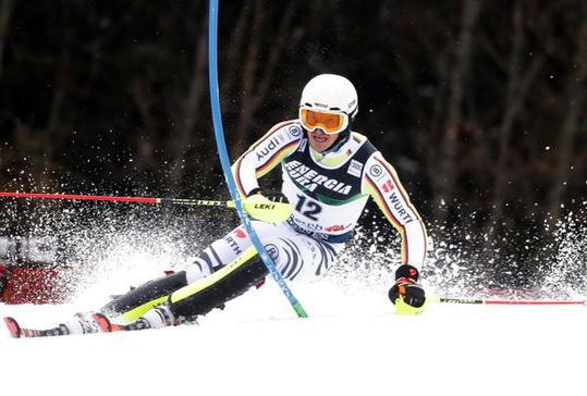 🎥 | Check hoe Linus Strasser zijn eerste wereldbekerzege op de slalom pakt
