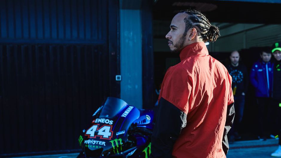 Veganist Lewis Hamilton wil nu ook geen leer meer