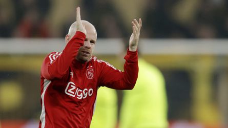 📸 | Deze oud-Ajacied kijkt als fan in het stadion naar Dortmund-Ajax