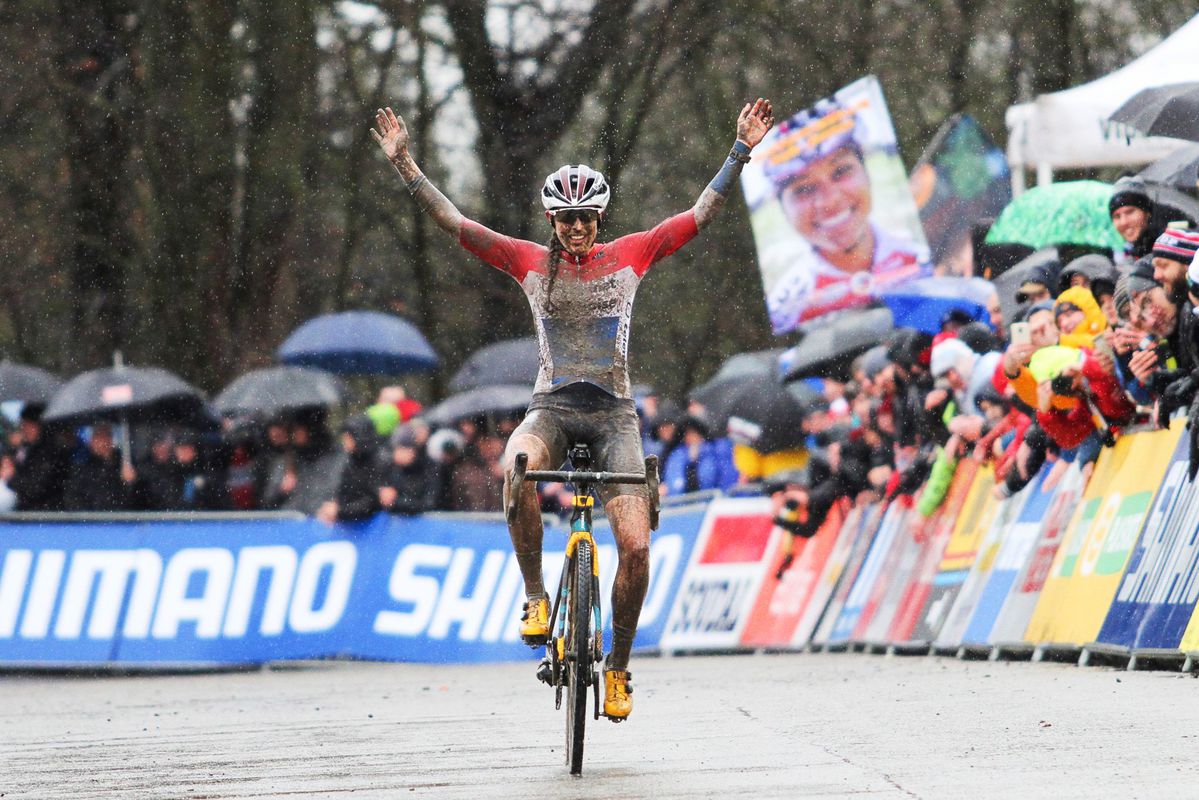 Nederlandse dames maken er een feest van in Zolder