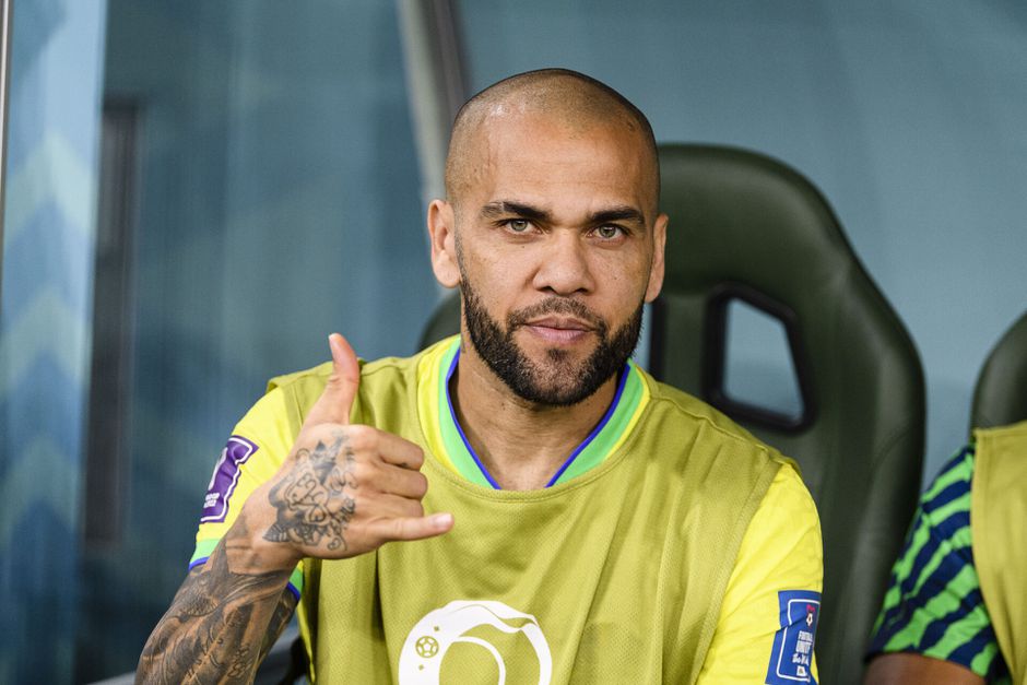 Dani Alves krijgt strafeis te horen voor verkrachtingszaak: 9 jaar cel voor oud-voetballer