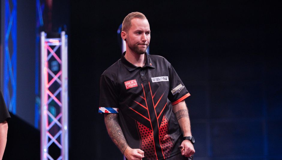 🎥 | WOW! Noppert MIST 12 (!) matchdarts, maar staat wel in de halve finale WSoD