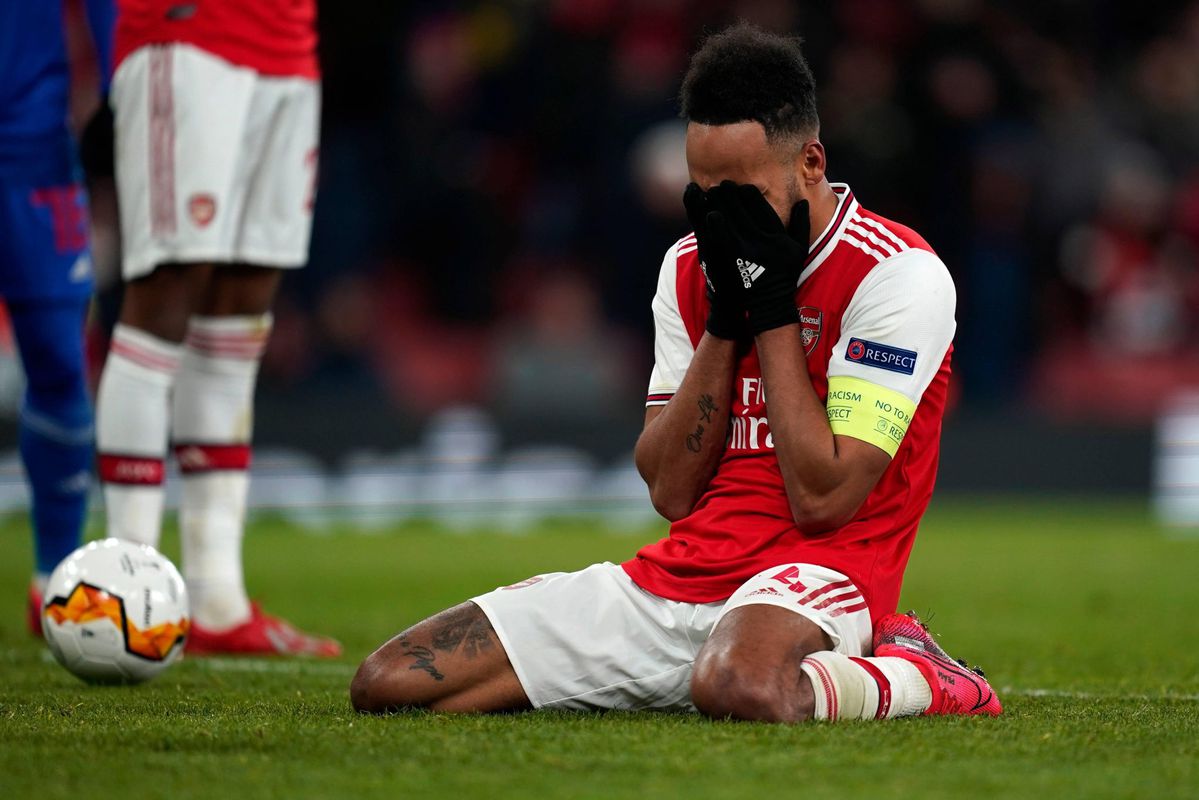 Pierre-Emerick Aubameyang huilt: 'Heb echt geen idee hoe dat ik die kans kon missen'