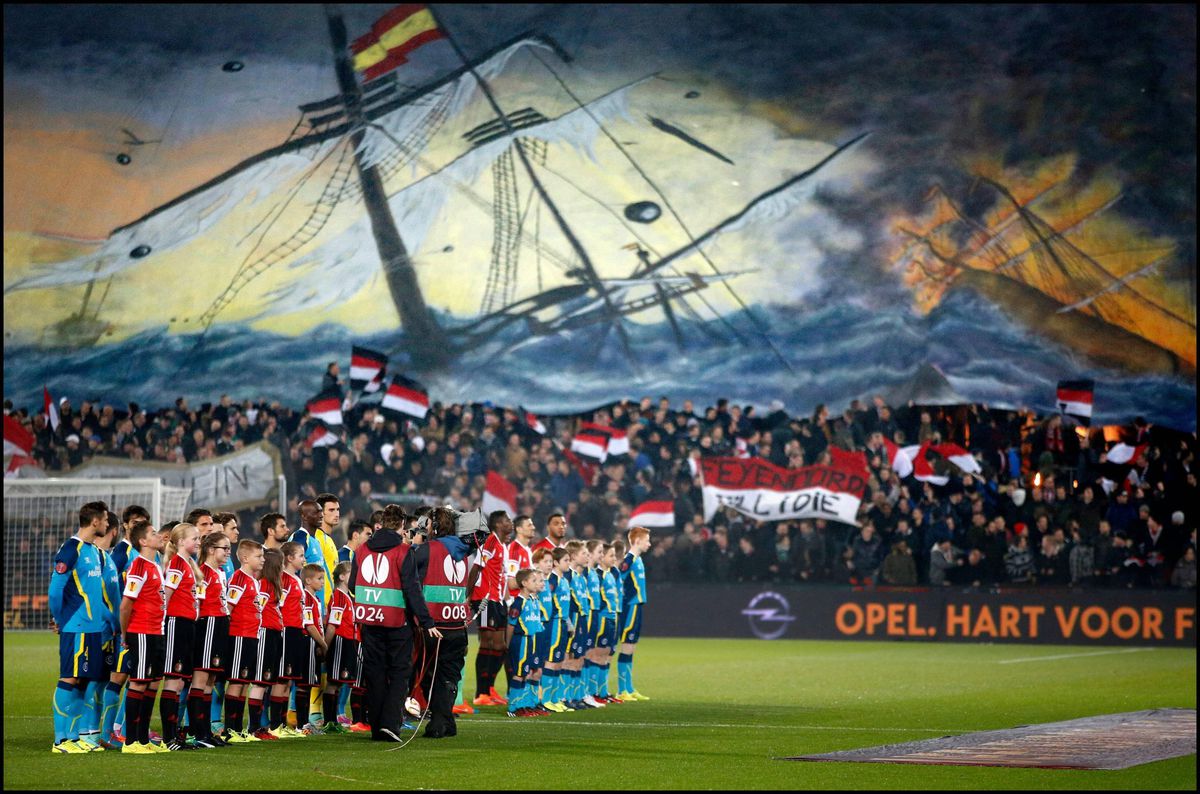 Feyenoord-fan met stadionverbod krijgt prijs van Willem van Hanegem