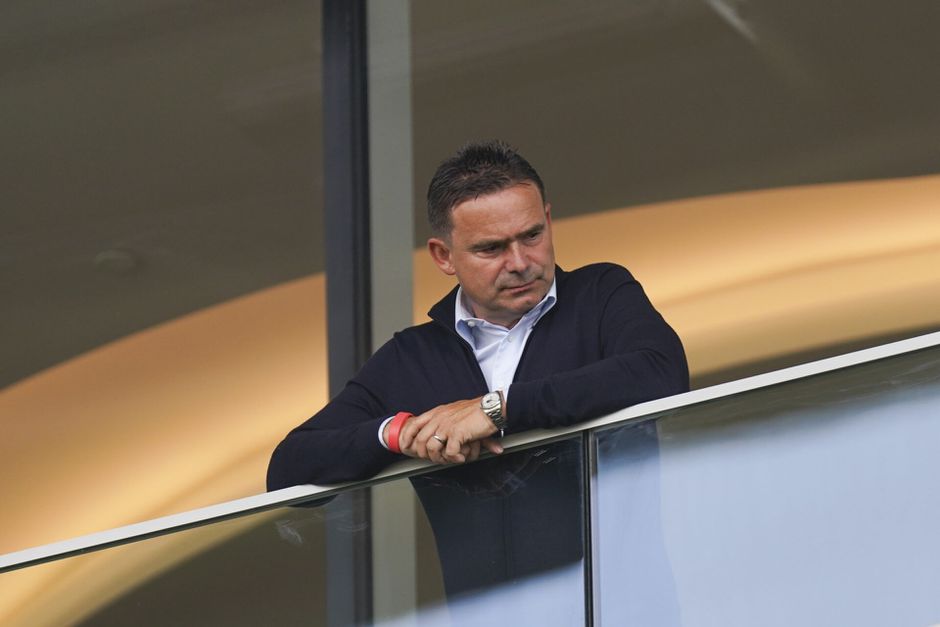 Schorsing Marc Overmars vanwege grensoverschrijdend gedrag bij Ajax bekend